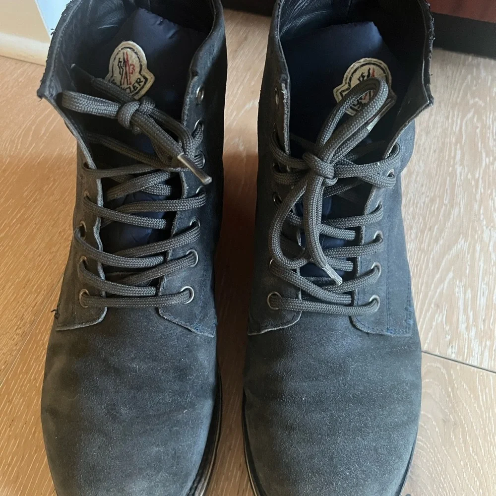 Men’s authentic Moncler Navy Blue Suede Boots, size 43 - Picture 13 of 13